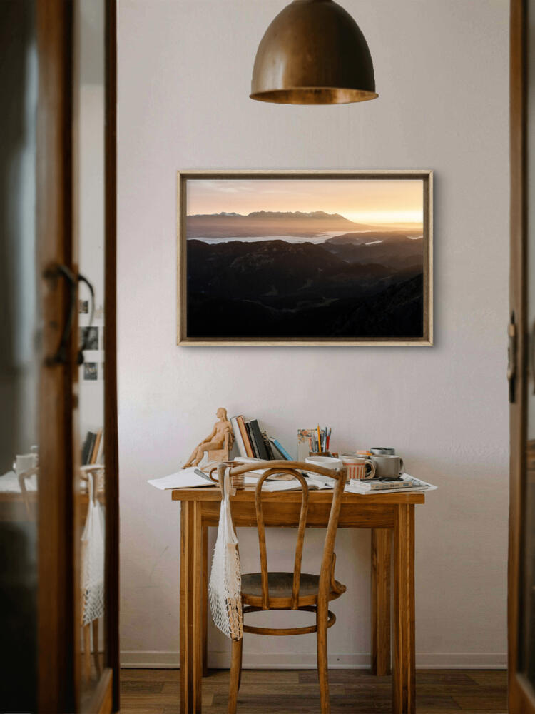 Hmlisté prebudenie – Vysoké Tatry v objatí rannej žiary - Image 2